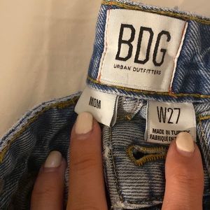 BDG Mom Jeans Size 27
